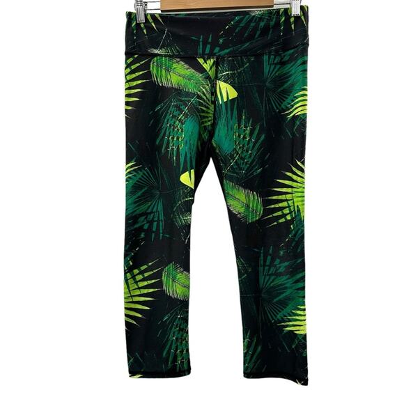 Fabletics Yogi Capri Green Tropical Rainforest Print Yoga Leggings Sz M - Picture 3 of 15